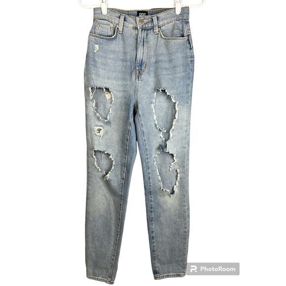 BDG Super Distressed Light Wash Mom High Rise High Waisted Blue Jeans Size 25 - Picture 1 of 7